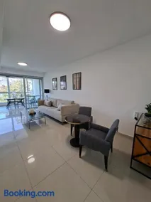 Histadrout street 3 bedrooms central Ashdod - Image 1
