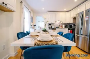 Spacious Pet Friendly Falls Church Home for 16 - Image 3