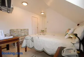 Deyna's City Inn - Image 4