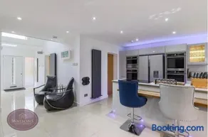 The White House 4 Bedroom, Two Reception Rooms, High Specification, Located 2 miles from jct 26 exit off the M1, Prime Location - Image 4