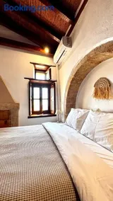 Ypatia Cozy Castle Suite Apartment with Loft - Image 2