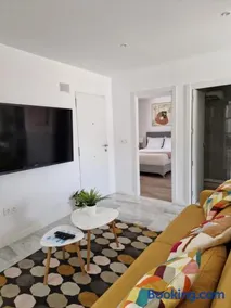 Elviria beach apartment in Marbella - Image 4