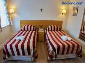 St Winefride's Guesthouse - Image 5