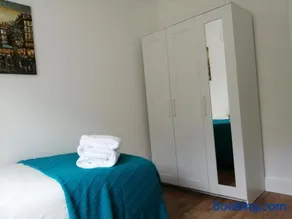 Lovely 3 Bedrooms Flat Near Romford Station With Free Parking - Image 3