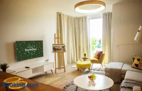 Priestranný útulný 2-izbový apartmán v centre Trnavy - Image 1