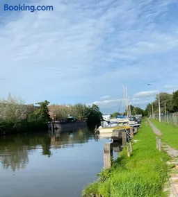 Woonboot in Sumar gelegen tussen Leeuwarden en Drachten - Image 3