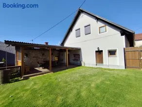 MaLu vintage house with garden - Image 1