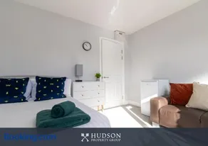 Donnington Apartments - Studio 5 - Image 2