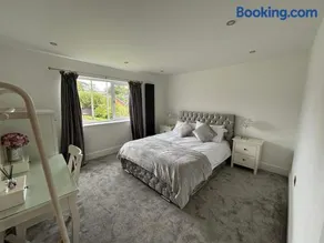 Newly Refurbished Tor View Executive Dormer Bungalow Rossendale - Image 4