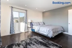 Comfortable Inn - Image 1