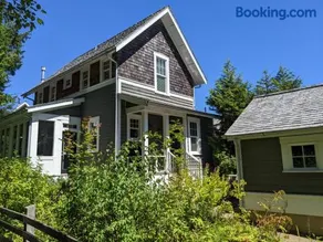 Ellas Escape by Seabrook Hospitality - Image 1