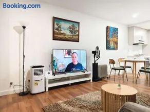 Dee Why 2BR Apartment Near Beach & Shops - Image 2