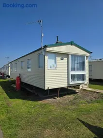 FI005 Loomy Escapes Caravan at St Osyth Beach Essex - Image 2