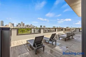 Cozy Urban Stay Near Airport, Gym and Parking NEW - Image 4
