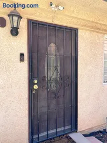 Quiet 1bed,1bath condo with free parking - Image 2