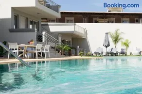 Superior family apartment w/pool dining area - Image 1