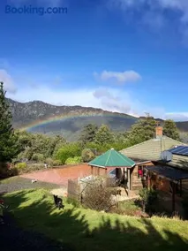 Mountain Dreaming Farm 山居 - Image 1