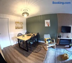 Orange Squirrel Lodge - Image 4