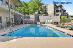 Bright and Spacious 2BR with King Bed, Pool, Gym Near UAB & Hospitals - Image 4