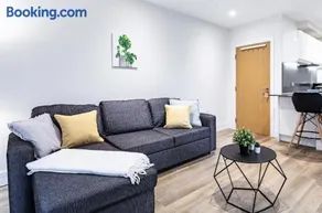 Modern 1-Bed Flat with Private Patio nr London Bridge - Image 5
