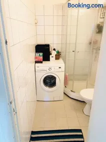 Room in 2 bedroom apartment - Image 2
