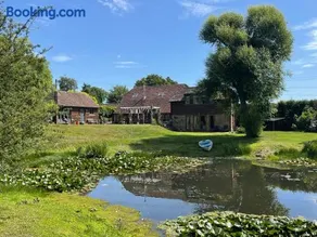 The Barn cottage with hot tub overlooking the lake - Image 4