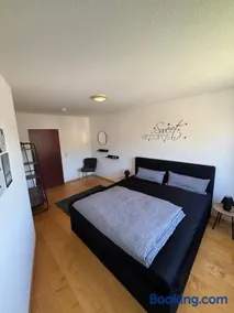 Emelies Sonnenwohnung mit Balkon - Image 2