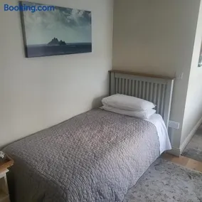 Eask View Dingle - Room Only - Image 4