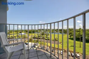 Hilo Lagoon Center By Chase 'N Rainbows - 1 Bedroom Mauna Kea View #911 - Image 2
