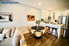 Dreamy Panoramic Lakeview 1 Bedroom plus Den - Image 4