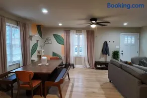 Stylish 3BR Home with Huge Yard - Modern Furnished - Image 1