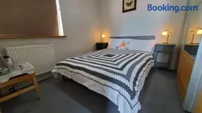 The Oak Retreat Homestay - Image 2