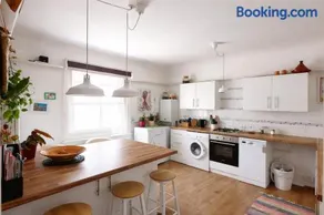 Spacious loft by the sea with off road parking - Image 3