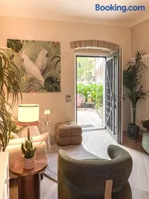 La Dolce Vita Boutique Apartment Elegant Terrace Ponte Pietra - Image 1