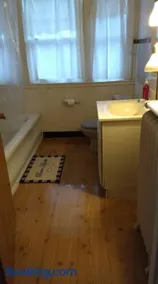 Non-Smokers Only Private Room 5 with Kitchen Best Price for 1 Long-Term Guest - Image 5