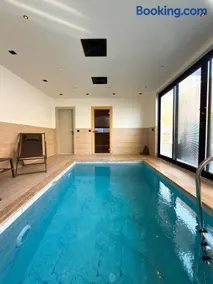Elizabella Villa Luxury Spa Retreat in Nature with Heated Pool and Sauna - Image 2