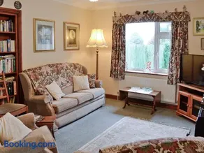 South Cleeve Bungalow - Image 3