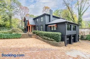 The Black House At Victoria Mill Buckhead - Image 4