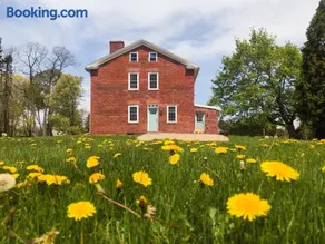Farmhouse Broad Brook: Comfort & Charm. - Image 1