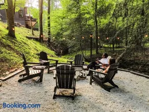 Creekside Cabin, 2 Masters, Bunkbed, Kid & Pet Friendly, Hottub, Zipline, Games, & Multiple Fireplaces - Image 4