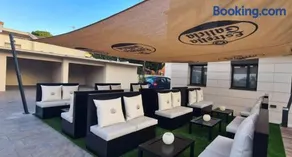6 Bis HOTEL - Image 4