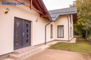 Cabana Walter Curtea de Arges with BBQ and Garden - Image 1