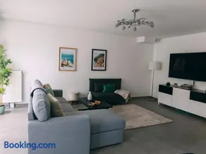 House for 7 people with parking, near Versailles & Paris - Image 4