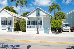 Just steps to Duval- Sleeps 10- Heated Pool House - Image 1