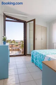 Villa Kristin 2 - 2min walk to Great Sandy, Shallow beach - Image 2