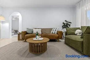 Beachside Escape, Ground Floor, 300m to North Kirra Beach - Image 2