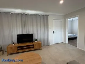 Modern Sunlit Home For Spacious & Stylish Stay - Image 2