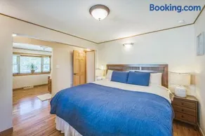 Bright & Cozy House Centennial Littleton 4 Bed 3 Bath - Image 2