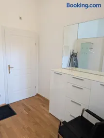 Beautiful Studio apartment for 2 people with parking - Image 3