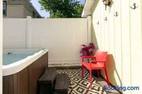 Walk to Parks, Dining & Lake! Game Room! Hot Tub! - Image 1